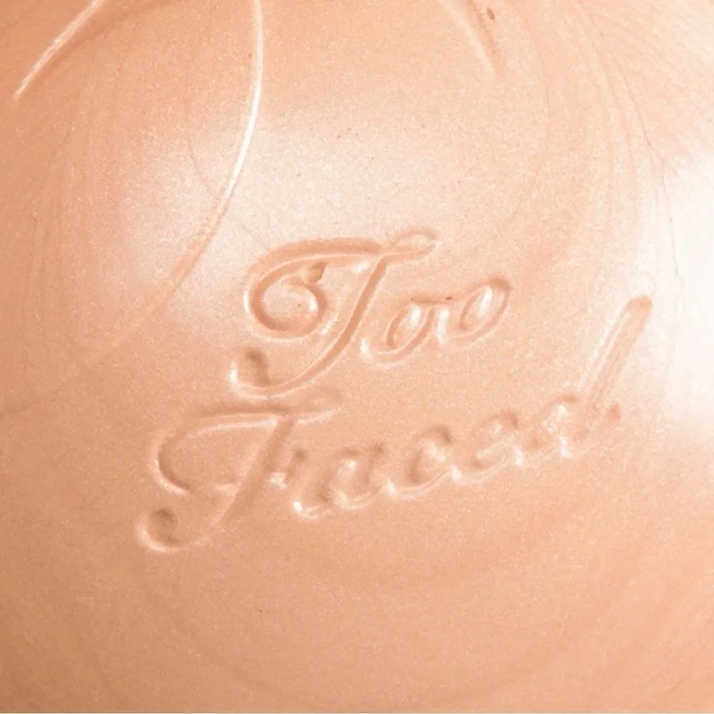 Too Faced Peach Frost Happy Face Melting Powder Highlighter